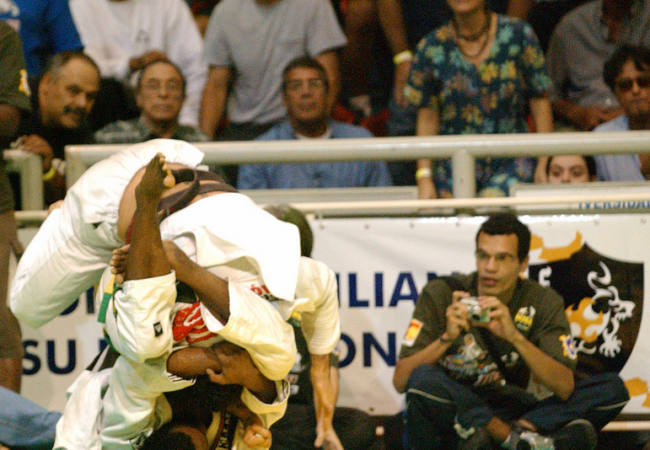 No cem-quilos no Jiu-Jitsu? Use o triângulo, como faz Tererê