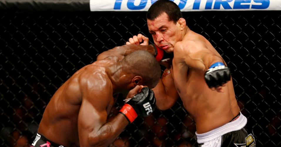 brasileiro-vinny-magalhaes-dir-foi-dominado-por-phil-davis-e-perdeu-por-pontos-no-ufc-159