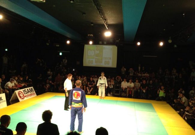 De la Riva domina Yuki Nakai em superluta de Jiu-Jitsu no Japão