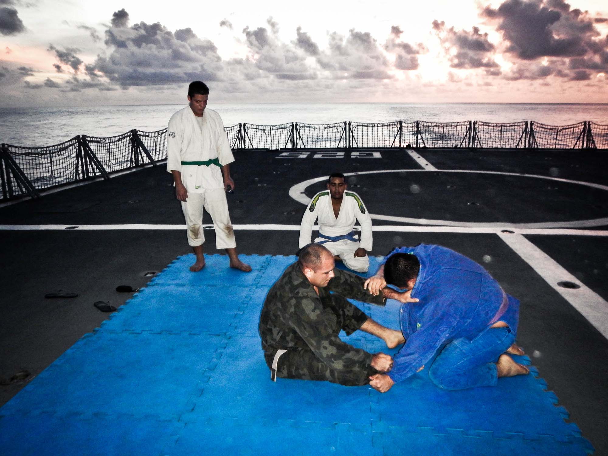 Jiu Jitsu no navio da Marinha Carta do Mes