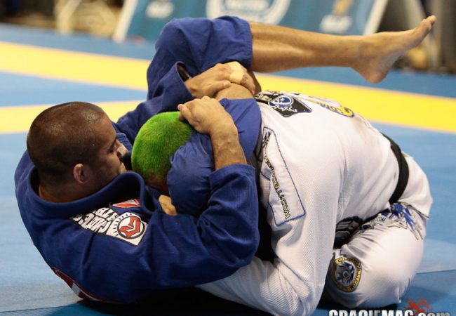 Gustavo Pires vs. Rodrigo Comprido, in 2012