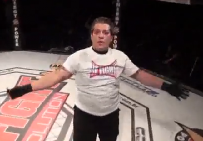Video: MMA fighter calls “timeout,” gives up and walks out in the middle of a fight