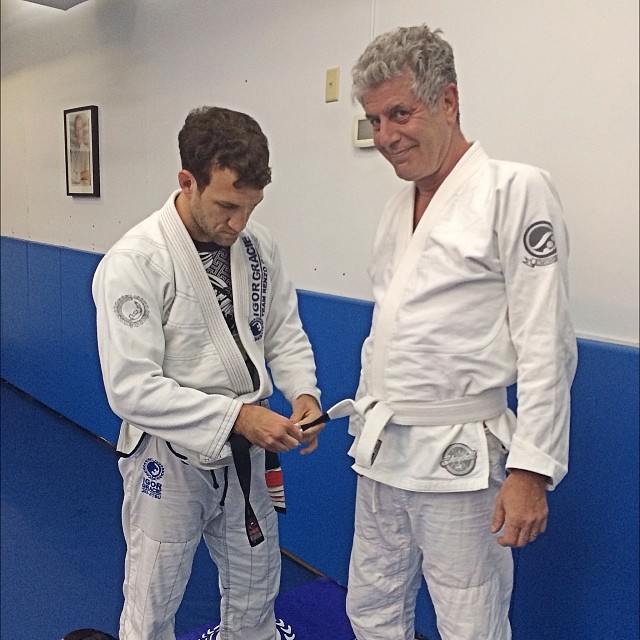 Saudoso chef e astro da TV, Anthony Bourdain tornou-se fanático pelo Jiu-Jitsu, nas aulas de Igor Gracie em Nova York. Foto: Arquivos GRACIEMAG