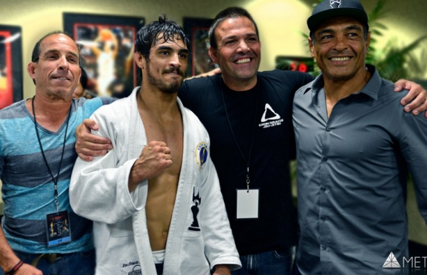  Kron with Rickson after victory in Metamoris. 