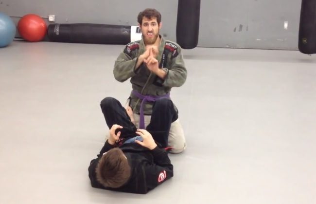 Jiu-Jitsu: uma aula de passagem de guarda na linguagem de sinais