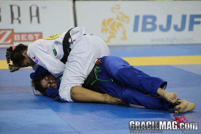 Bia choking Fabiana Borges