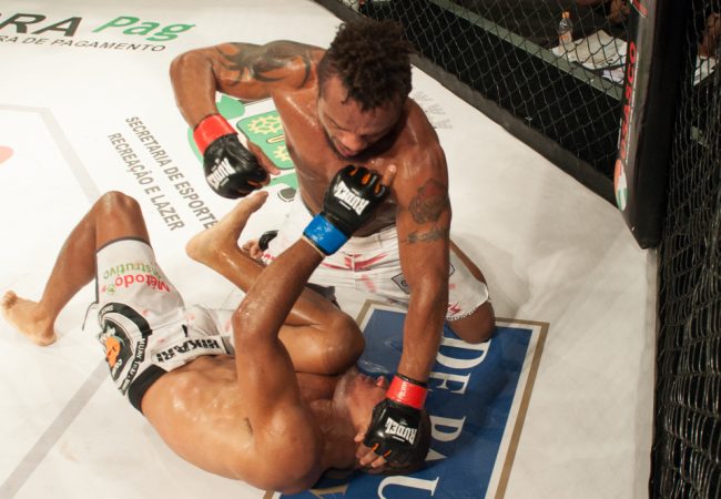 Babuíno vence único algoz de Renan Barão por cinturão do Talent 7