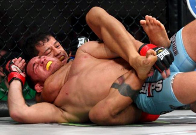 Vídeo: o veloz estrangulamento de Dudu Dantas no Bellator 111