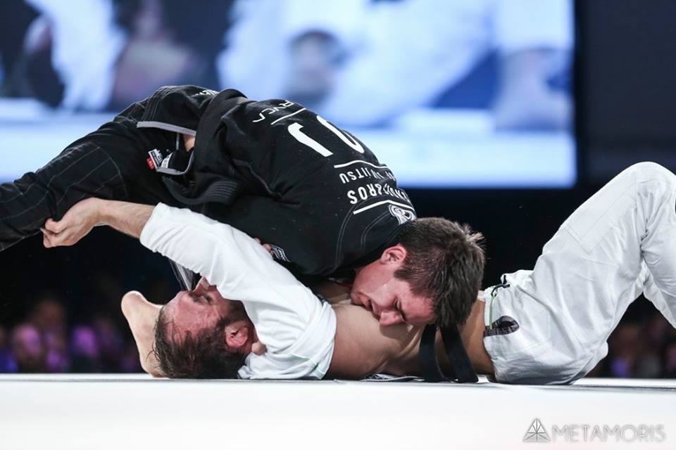 Guilherme submits Samir Chantre with a baseball bat choke. Photo: James Law