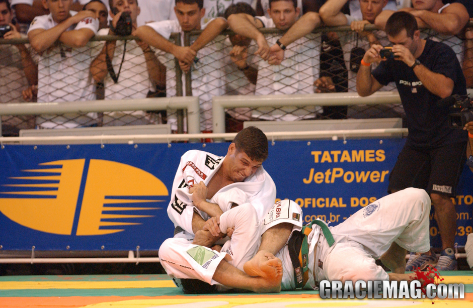 I was 30% in shape, but that’s enough for today’s Jiu-Jitsu – Márcio Pé de Pano, in 2003, after winning his second absolute title in a row. Photo by Gustavo Aragão