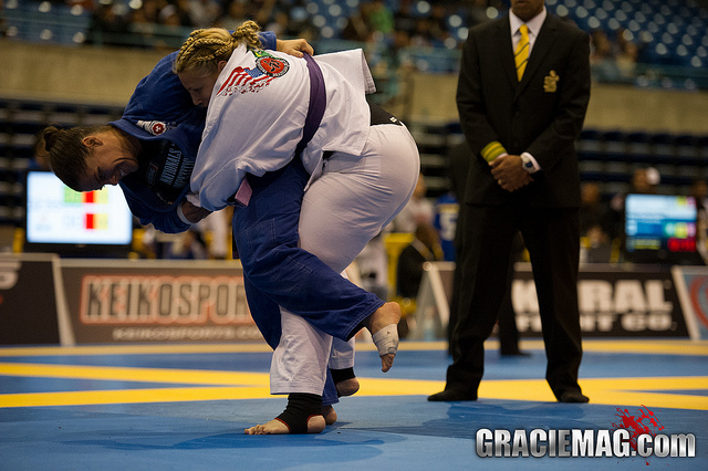 Sarah completes a throw at the 2013 Pan. Photo: Erin Herle