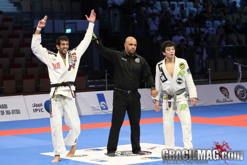 The upset of the year happened in Abu Dhabi, when Thiago Barreto defeated Paulo Miyao in the division first match