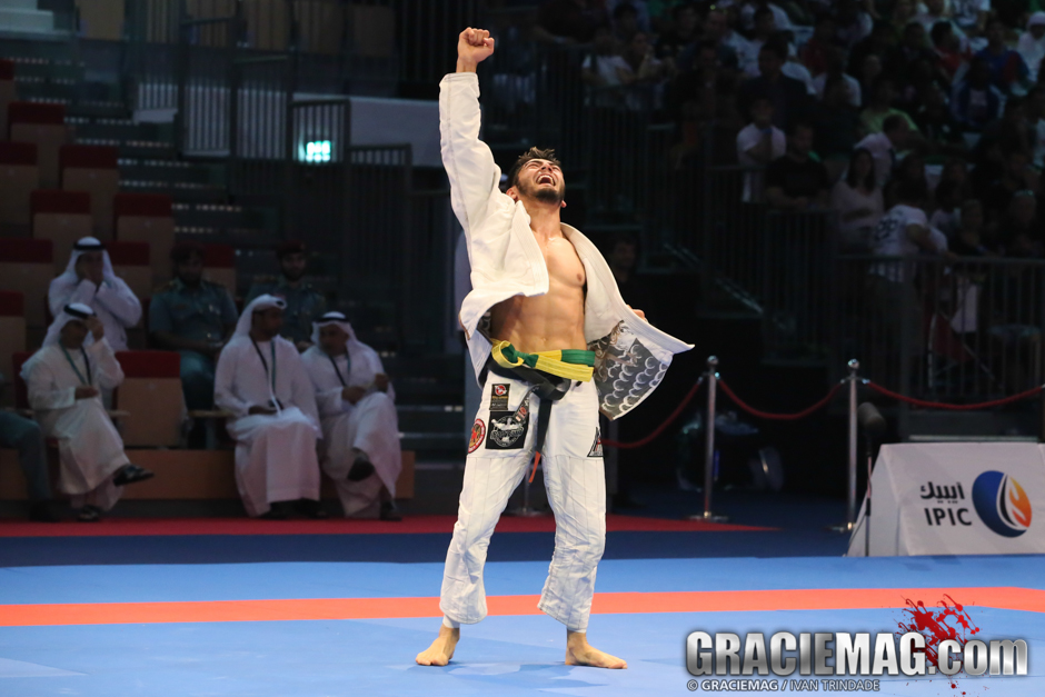 Roberto Satoshi reached his third gold medal in WPJJC and celebrated like a true Japanese superhero