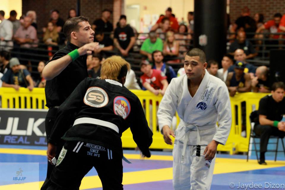 Marcos Torregrosa as referee. Photo: Jaydee