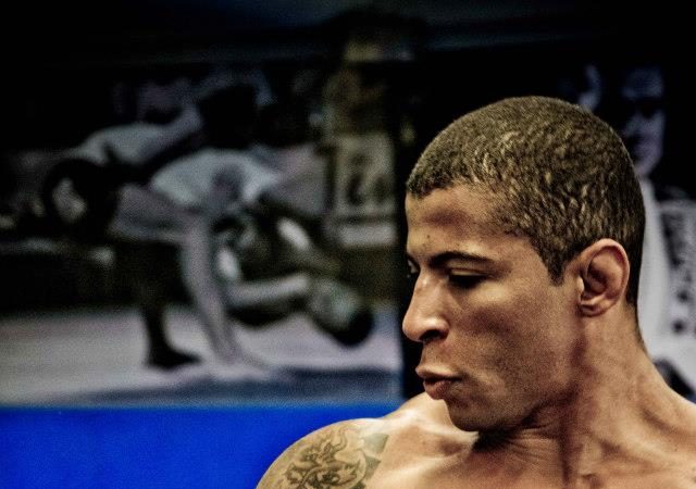 Joaquim Mamute usa o Jiu-Jitsu e vence no MMA na Rússia