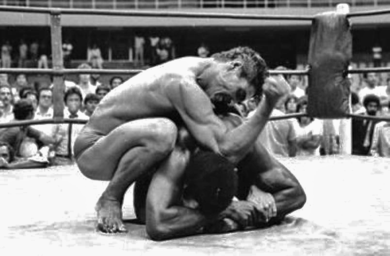 40 years ago, Rickson Gracie debuted in vale-tudo against Rei Zulu |  Graciemag