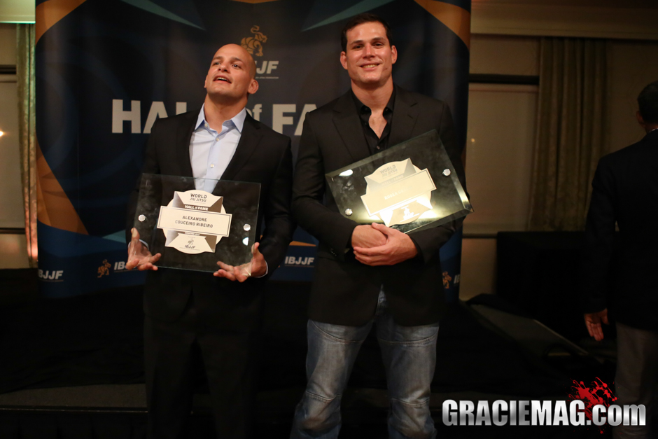 Xande RIbeiro com Roger no Hall da Fama do Jiu-Jitsu, em 2014. Foto: GRACIEMAG