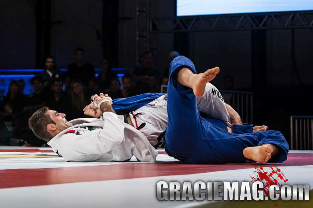 Leandro Lo estica o braco de Gregor no ultimo segundo da final do GP da Copa Podio Foto Gustavo Aragao