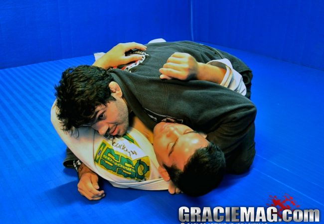 Jiu-Jitsu: Fera do UFC ensina você a estrangular da meia-guarda