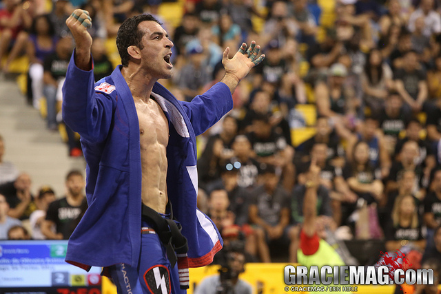 On his Birthday, watch the four-times champion Braulio Estima finishing at the Worlds 2014