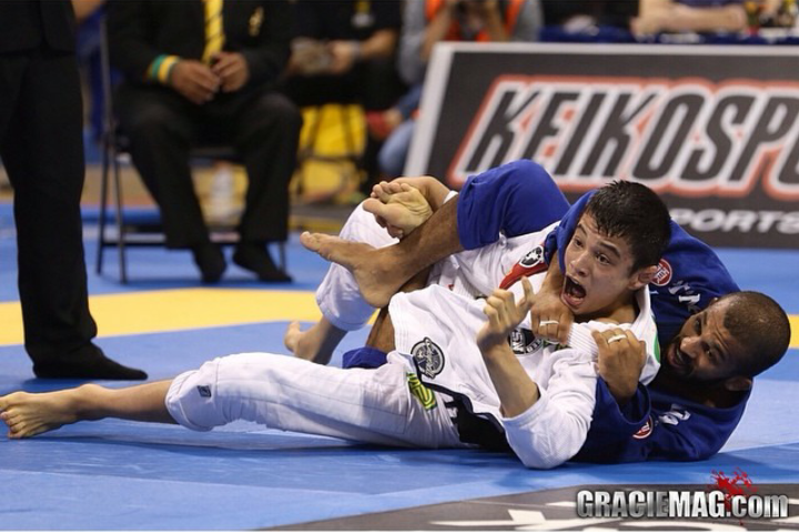 Bruno Malfacine contra Joao Miyao na final do Mundial 2014