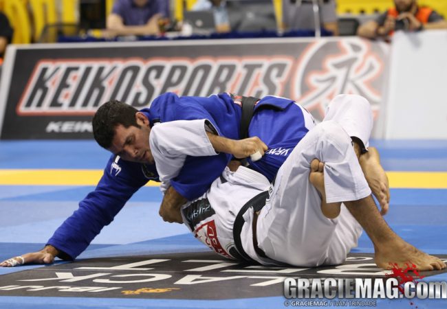 Rodolfo Vieira ensina passagem com montada na GMI Escola de Jiu-Jitsu Brasileiro