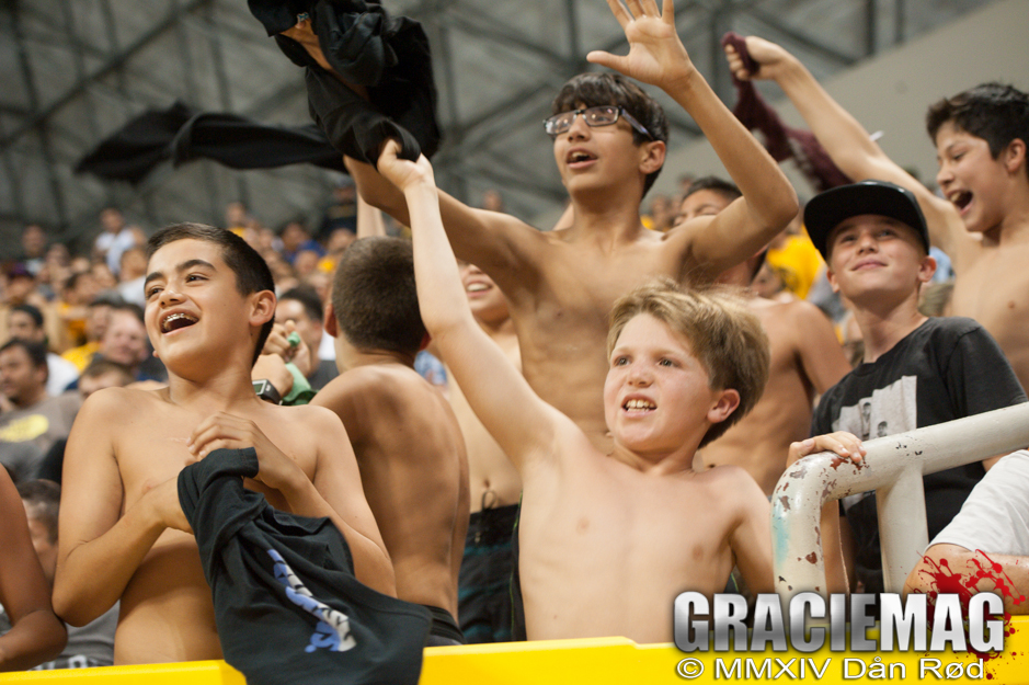 Torcedores da AOJ comemoram no Mundial de Jiu-Jitsu. Foto: Dan Rod/GRACIEMAG