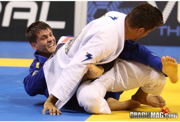 Rafa Mendes tenta berimbolo contra Rubens Cobrinha no Mundial 2014