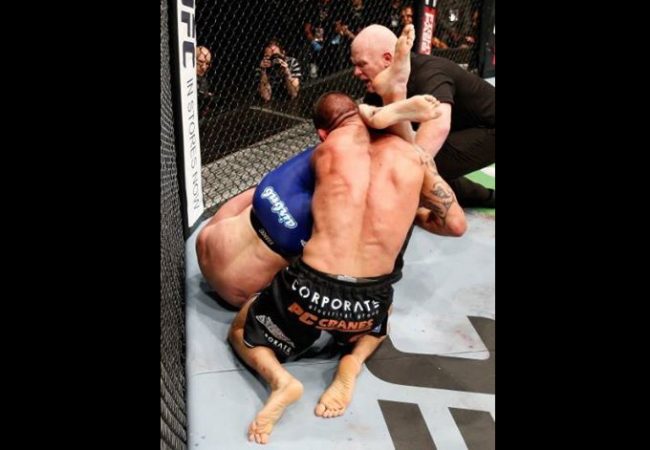 Vídeo: Reveja o armlock premiado de Nate Marquardt no UFC em Auckland