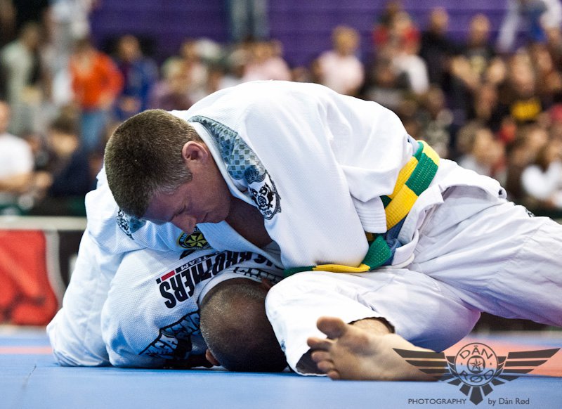 Video Learn how to use the clock choke in JiuJitsu Graciemag