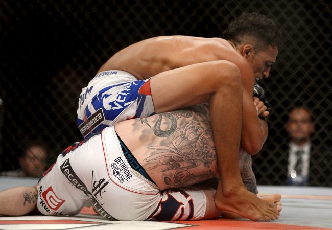Charles do Bronx comemora revanche contra Nik Lentz no UFC