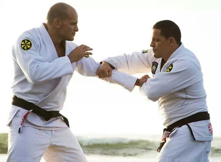 Saulo Ribeiro treinando com o irmão Xande durante ensaio fotográfico. Foto: Divulgação