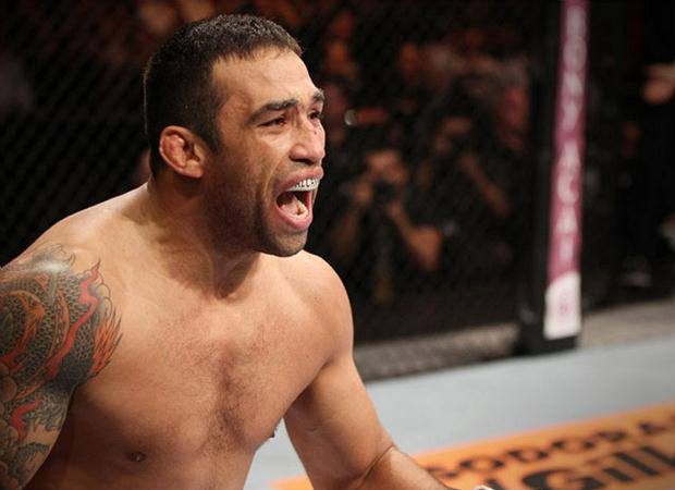 Study how to use pressure in Jiu-Jitsu with Fabricio Werdum fighting in the Gi