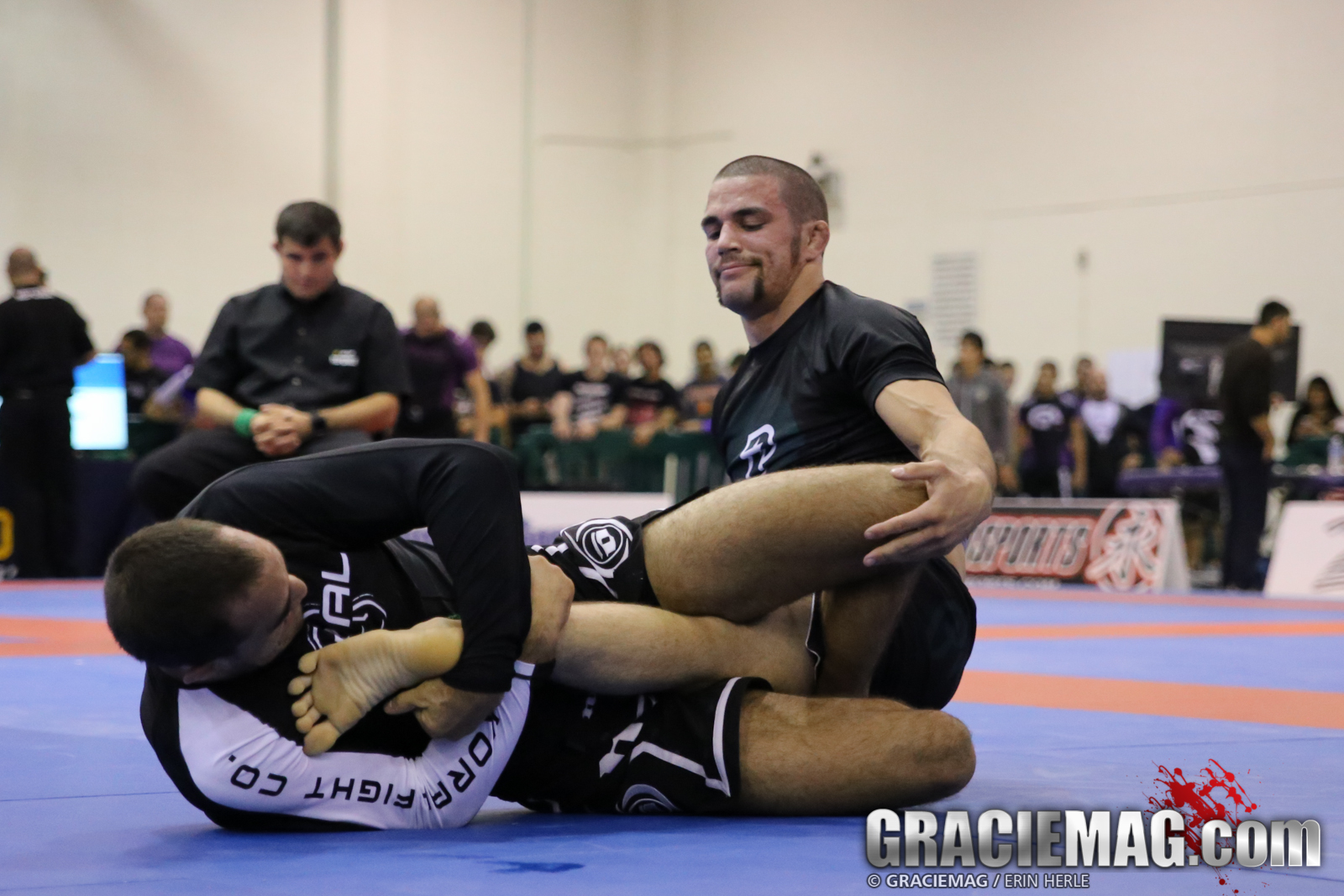 Rodrigo Freitas against Garry Tonon in the light final. Photo: Erin Herle