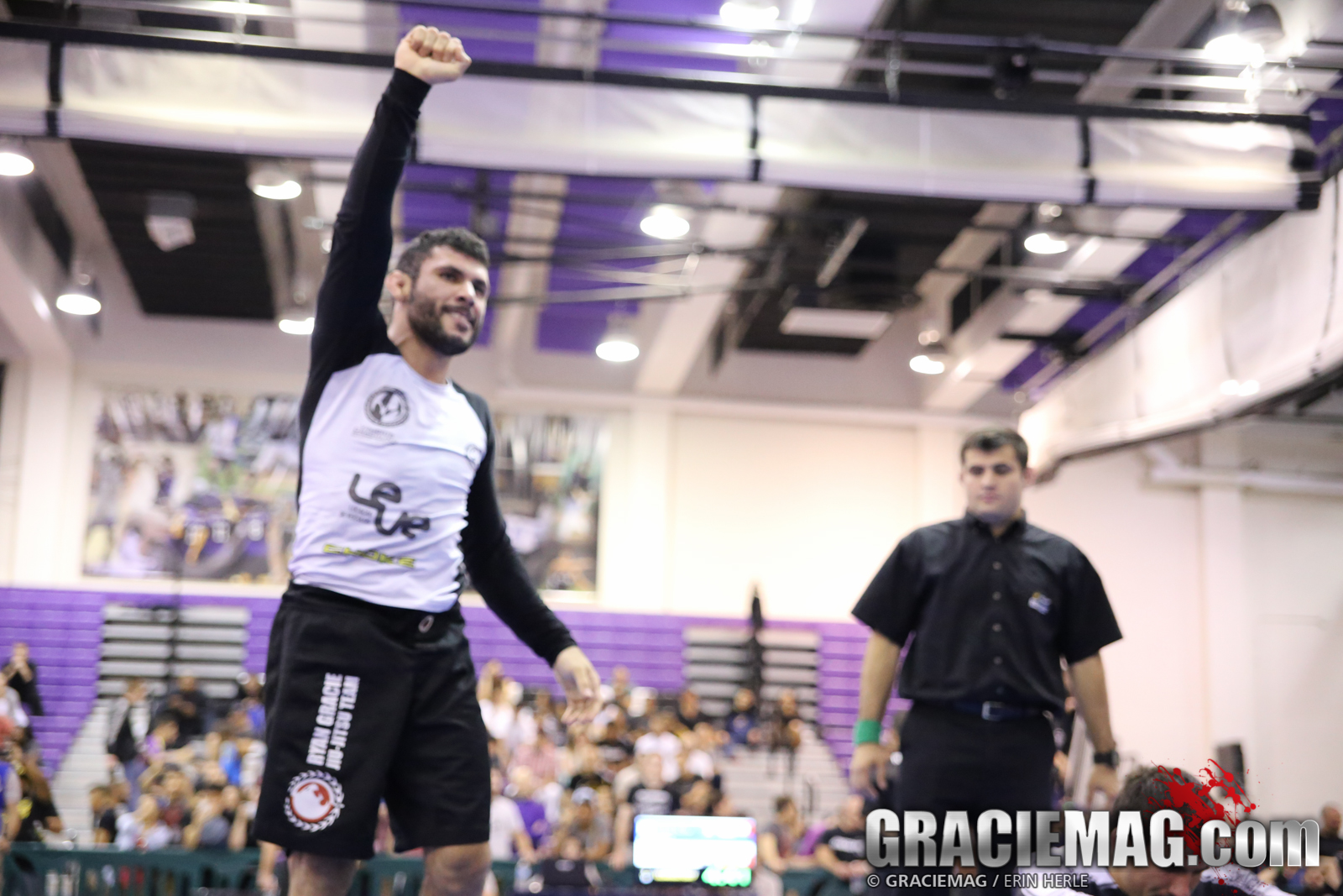 Claudio Cardoso celebrates his win. Photo: Erin Herle