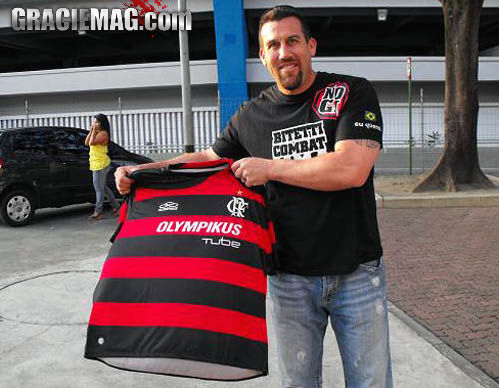 Big John McCarthy em frente ao Maracanazinho em 2009 Foto Carlos Ozorio Cobrinha