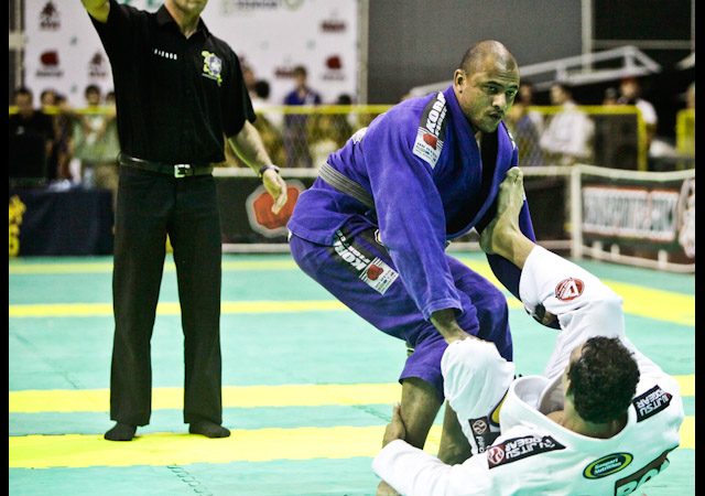 Vídeo: Igor Silva leva o ouro no peso e absoluto do Moscou Open de Jiu-Jitsu