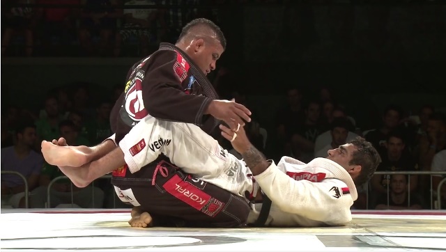 Como você quebra a postura do oponente no Jiu-Jitsu?
