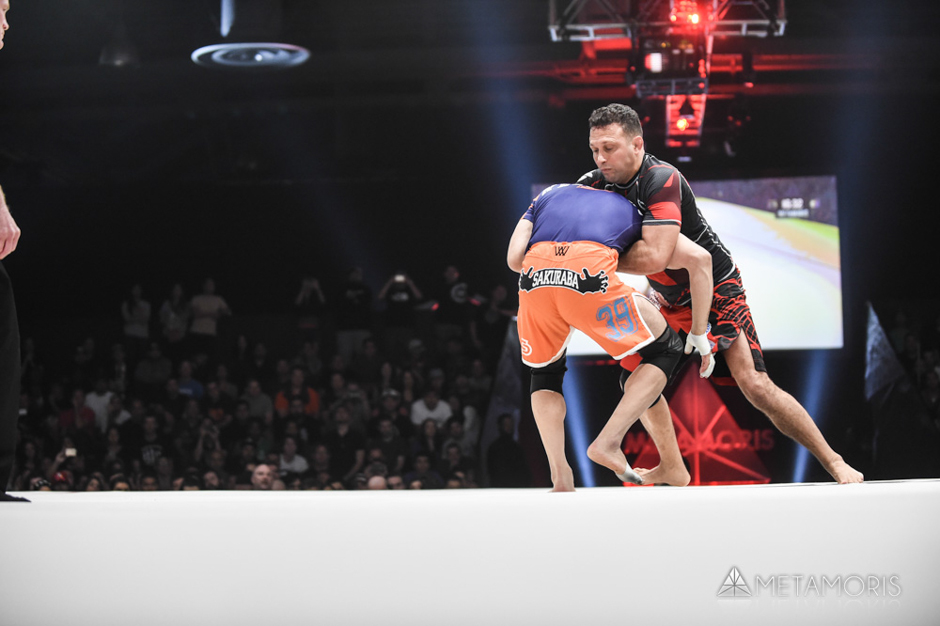 Renzo Gracie tenta surpreender Kazushi Sakuraba no Metamoris 5. Foto: Scott Hiran/Metamoris