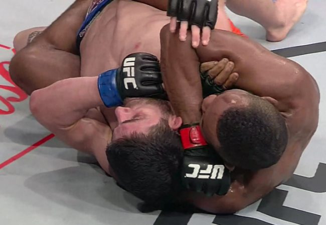 Jiu-Jitsu: O mata-leão premiado de Leandro Buscapé no UFC em Uberlândia