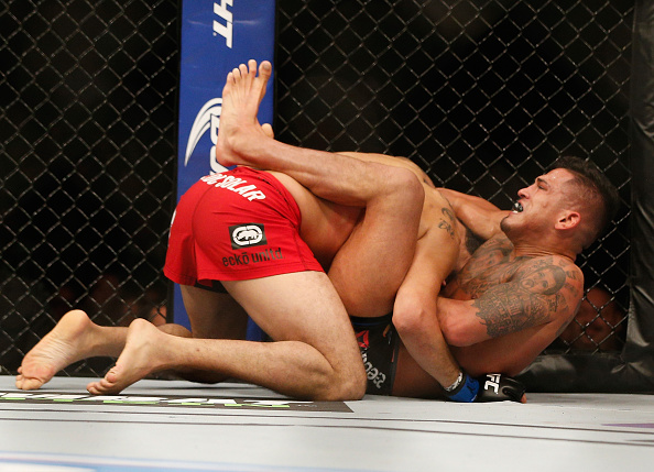 A justa guilhotina de Pettis sobre Melendez no UFC. Foto: Josh Hedges/ZUffa LLC via Getty Images