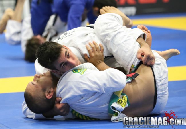 Exclusive: catch a class with Gui Mendes and connect moves to pass the guard