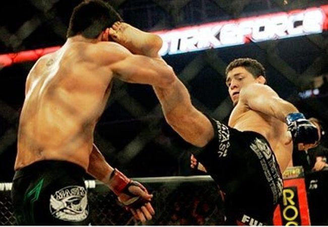 Vídeo: Os chutes nada comuns de Nick Diaz para enfrentar Anderson Silva no UFC