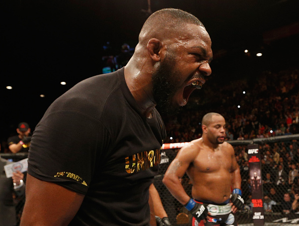 Jon Jones vibra após bater seu rival no UFC 182. Foto: Josh Hedges/Zuffa LLC via Getty Images