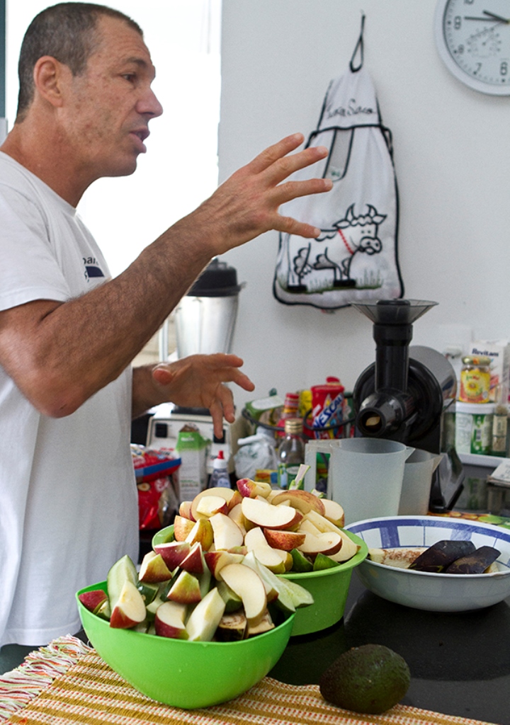 Carlos Gracie junior fala sobre a dieta gracie em sua cozinha