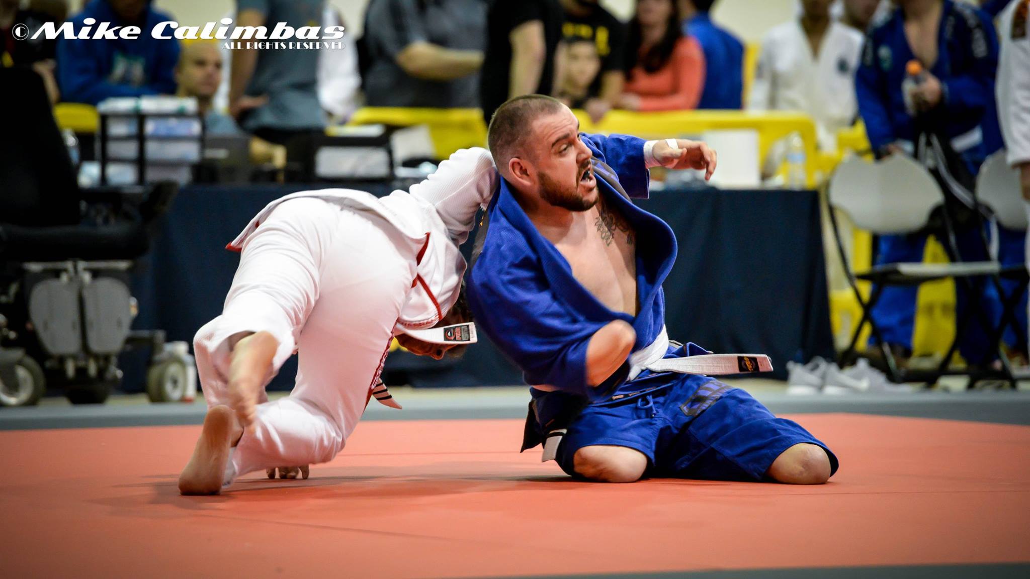 Além dos faixas-pretas, um faixa-branca americano roubou a cena em Houston, ao encarar o torneio apesar da tripla amputação. Guerreiro é isso. Foto: Mike Calimbas 