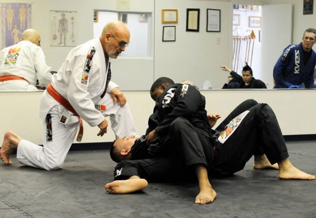 Flavio Behring ensinando Jiu Jitsu Foto Divulgacao