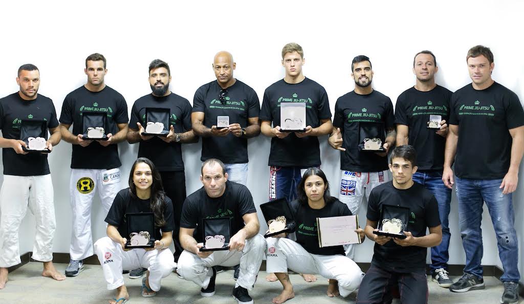 Após a temporada de 2014, lutadores e professores foram premiados por iniciativa da Federação Gaúcha de Jiu-Jitsu. Foto: FGJJ/Divulgação