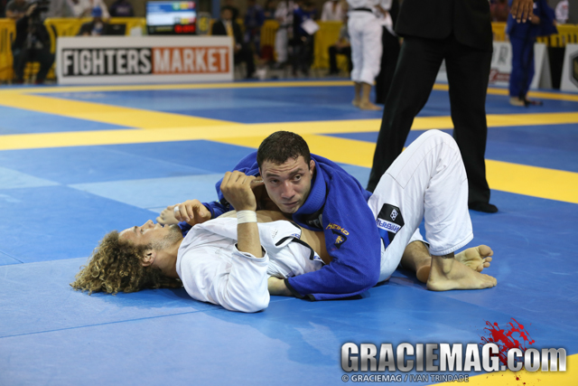 Leo Nogueira where he wants to be. Giving opponents no room to move. Photo by Ivan Trindade/GRACIEMAG