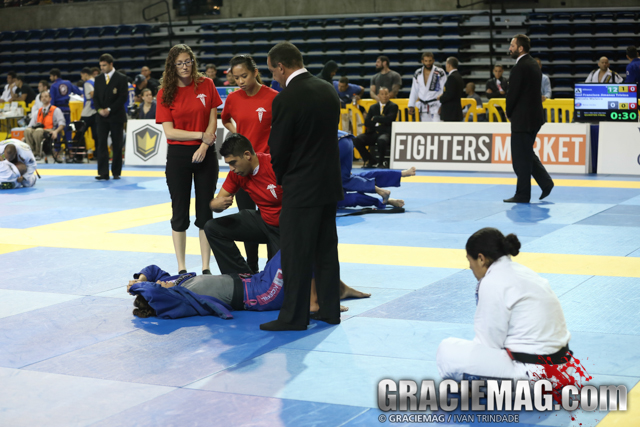 Monique gets medical attention after the ankle lock. Photo by Ivan Trindade/GRACIEMAG